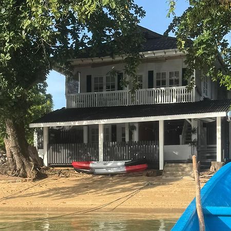 The White House On Bunaken Island Exteriör bild