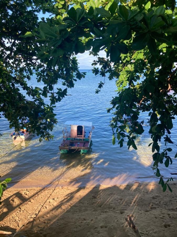 The White House On Bunaken Island Exteriör bild