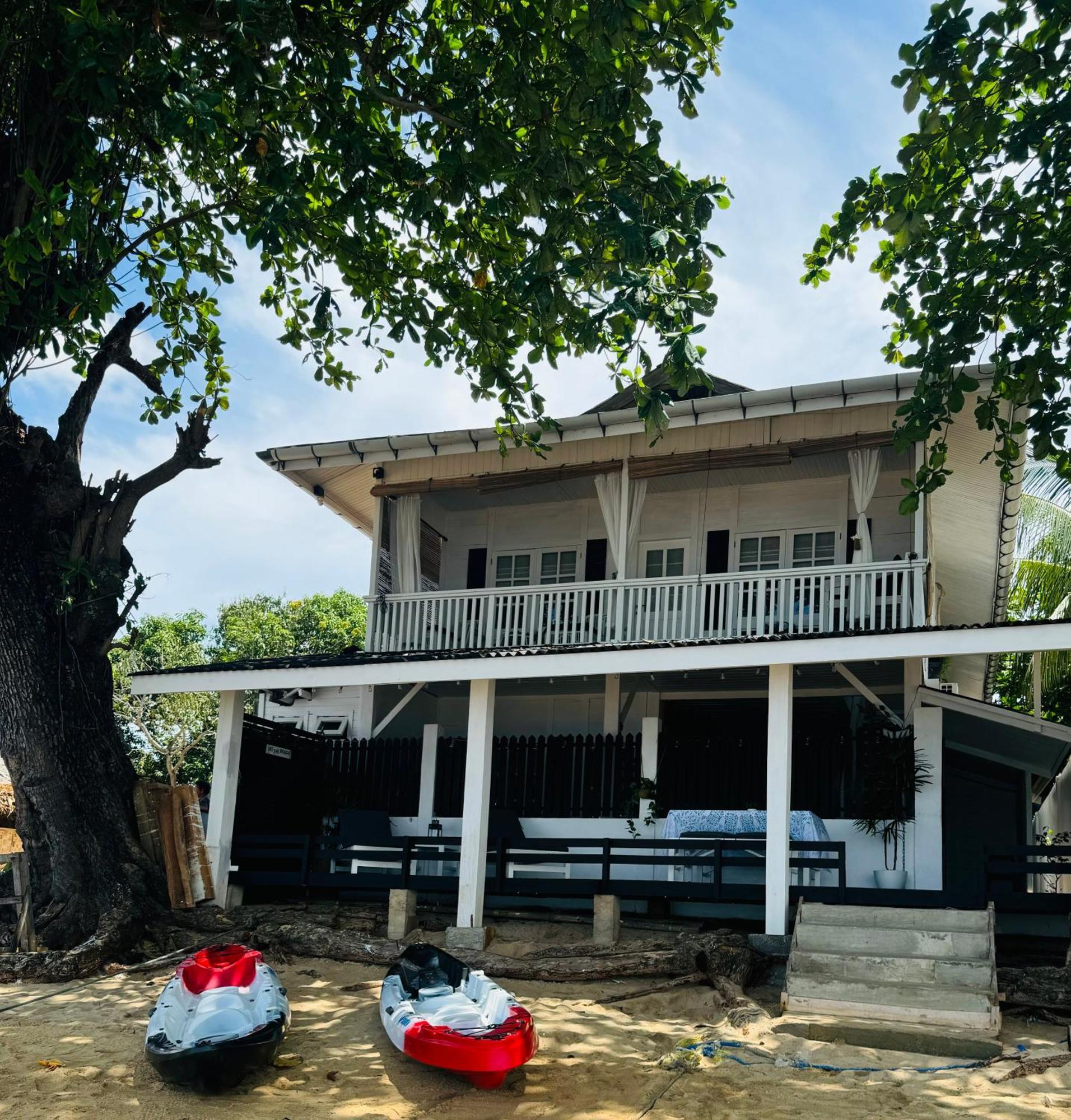 The White House On Bunaken Island Exteriör bild
